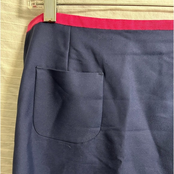 NWT Womens H&M Navy Blue Short Skirt with Pink Waist Detail and Pockets Size 6 - Picture 3 of 5